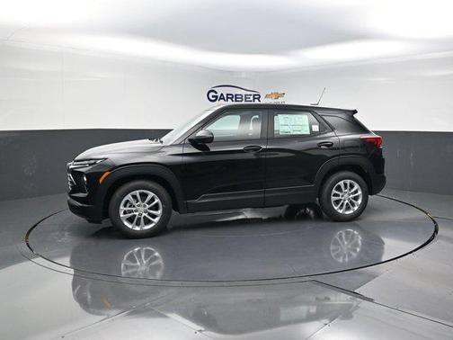 Mosaic Black Metallic 2026 Chevrolet Trailblazer LS