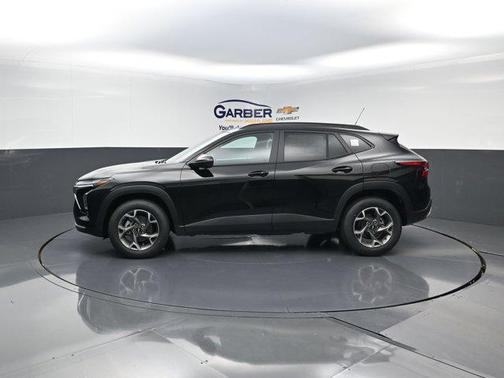 Mosaic Black Metallic 2026 Chevrolet Trax LT