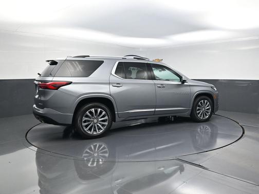 Sterling Gray Metallic 2023 Chevrolet Traverse Premier