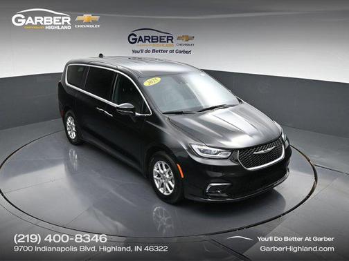 Diamond Black Crystal Pearlcoat 2025 Chrysler Pacifica L