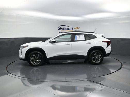 Summit White 2025 Chevrolet Trax LT
