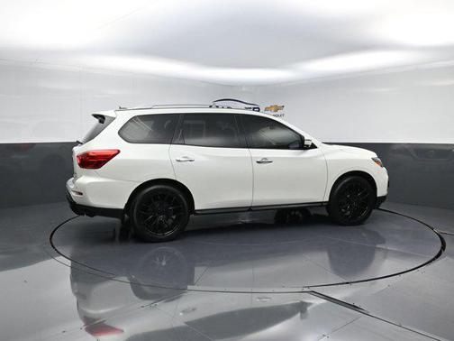 2017 Nissan Pathfinder SL