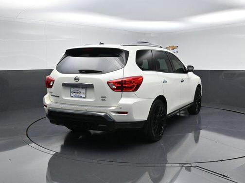 2017 Nissan Pathfinder SL