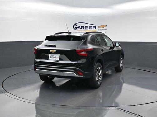 Mosaic Black Metallic 2026 Chevrolet Trax LT