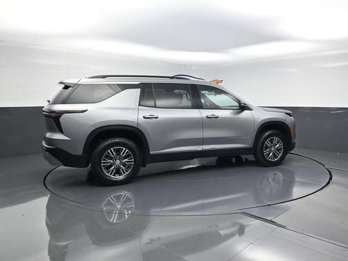 Sterling Gray Metallic 2024 Chevrolet Traverse LT