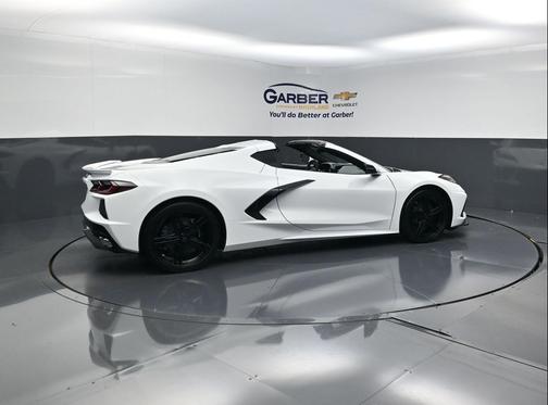 Arctic White 2026 Chevrolet Corvette Stingray w/1LT