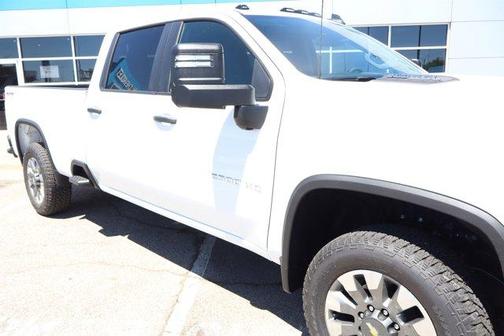 Summit White 2026 Chevrolet Silverado 2500 Custom