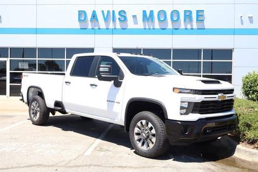 Summit White 2026 Chevrolet Silverado 2500 Custom