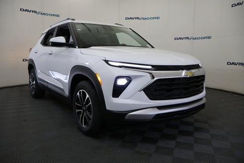 Summit White 2026 Chevrolet Trailblazer LT
