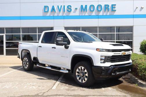 Summit White 2026 Chevrolet Silverado 2500 Custom