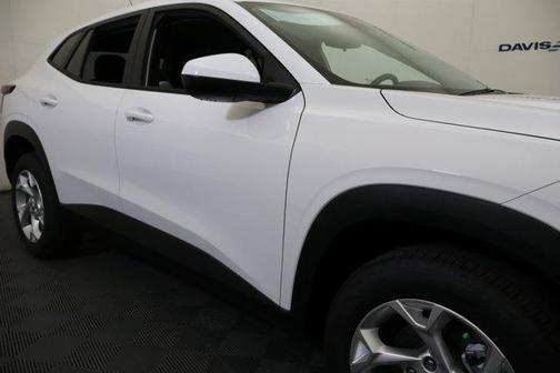 Summit White 2026 Chevrolet Trax LS