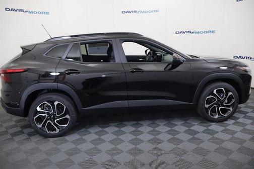 Mosaic Black Metallic 2026 Chevrolet Trax 2RS
