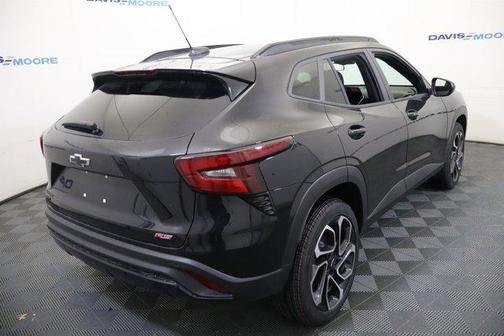 Mosaic Black Metallic 2026 Chevrolet Trax 2RS