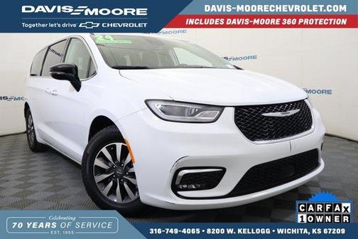 2024 Chrysler Pacifica Hybrid Select