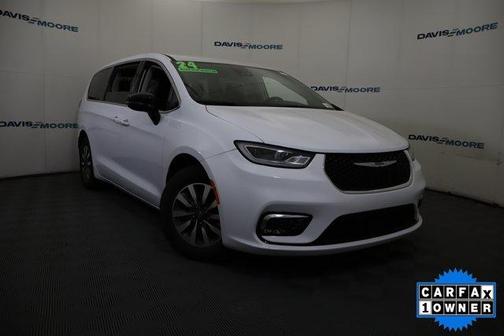 2024 Chrysler Pacifica Hybrid Select