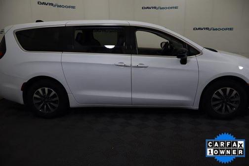 2024 Chrysler Pacifica Hybrid Select