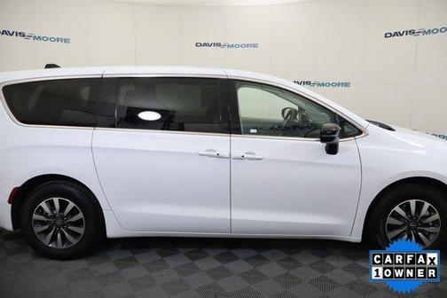 2024 Chrysler Pacifica Hybrid Select