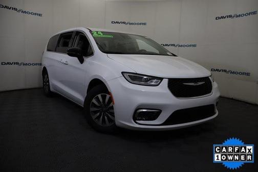 2024 Chrysler Pacifica Hybrid Select
