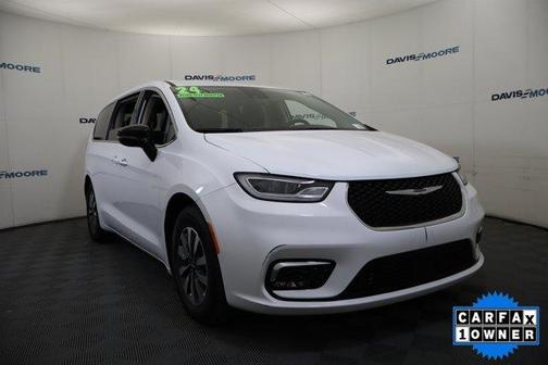 2024 Chrysler Pacifica Hybrid Select
