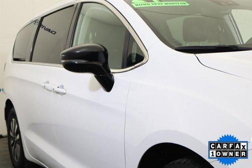 2024 Chrysler Pacifica Hybrid Select