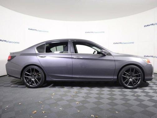 Photo 4 of 35 of 2015 Honda Accord Sport