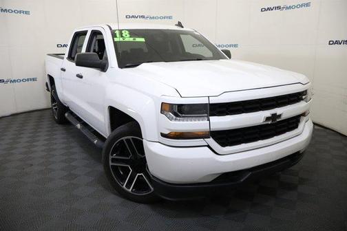 Summit White 2018 Chevrolet Silverado 1500 Custom