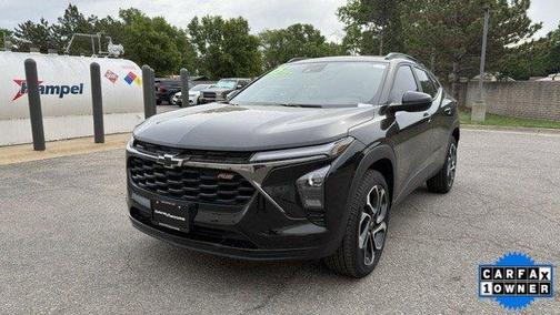 Mosaic Black Metallic 2025 Chevrolet Trax 2RS
