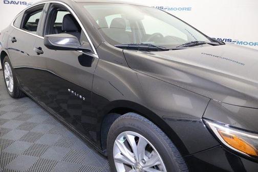 Mosaic Black Metallic 2022 Chevrolet Malibu LT