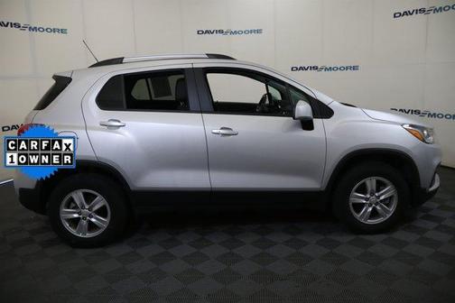 Silver Ice Metallic 2022 Chevrolet Trax LT