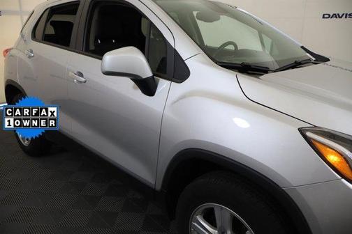 Silver Ice Metallic 2022 Chevrolet Trax LT