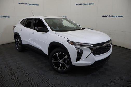Summit White 2026 Chevrolet Trax 1RS