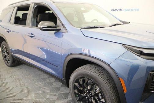 Lakeshore Blue Metallic 2026 Chevrolet Traverse LT