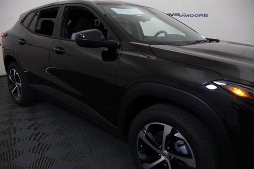 Mosaic Black Metallic 2026 Chevrolet Trax 1RS