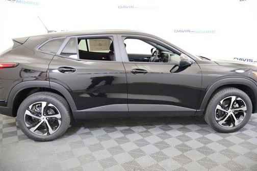 Mosaic Black Metallic 2026 Chevrolet Trax 1RS