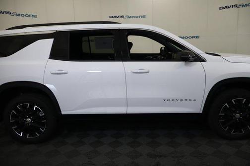 Summit White 2026 Chevrolet Traverse LT