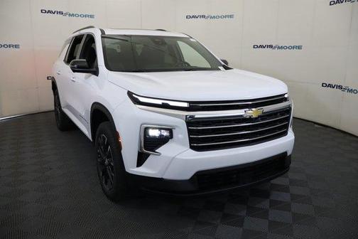 Summit White 2026 Chevrolet Traverse LT