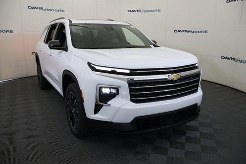 Summit White 2026 Chevrolet Traverse LT