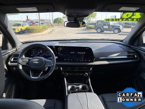 Mosaic Black Metallic 2026 Chevrolet Traverse LT