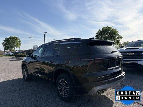 Mosaic Black Metallic 2026 Chevrolet Traverse LT
