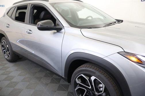 Sterling Gray Metallic 2026 Chevrolet Trax 2RS