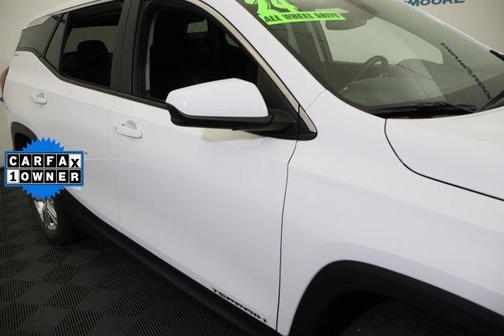 Summit White 2024 GMC Terrain SLE