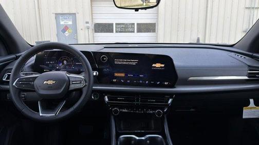 Summit White 2026 Chevrolet Traverse LT