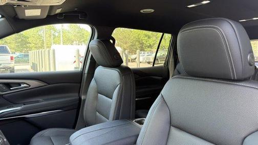 Summit White 2026 Chevrolet Traverse LT