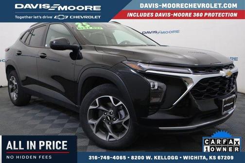 Mosaic Black Metallic 2025 Chevrolet Trax LT