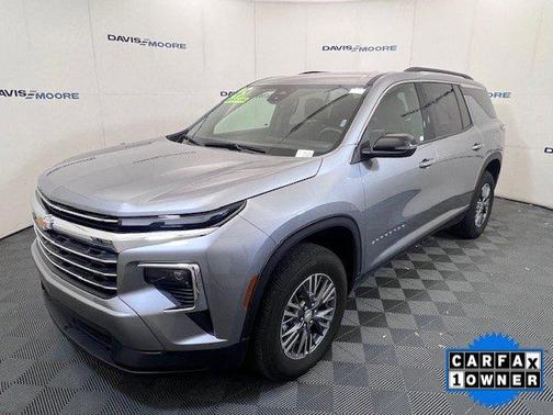 2025 Chevrolet Traverse LT