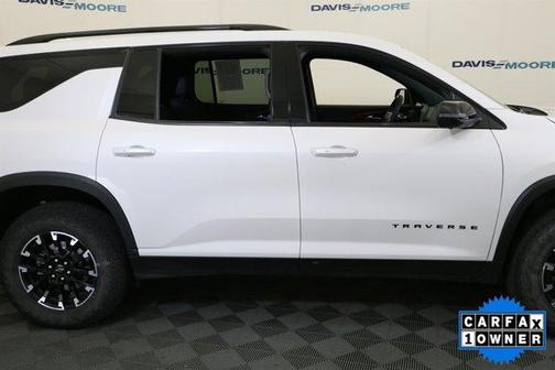 Iridescent Pearl Tricoat 2025 Chevrolet Traverse Z71