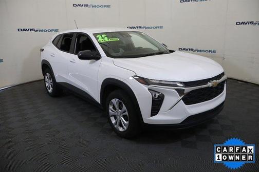 Summit White 2025 Chevrolet Trax LS