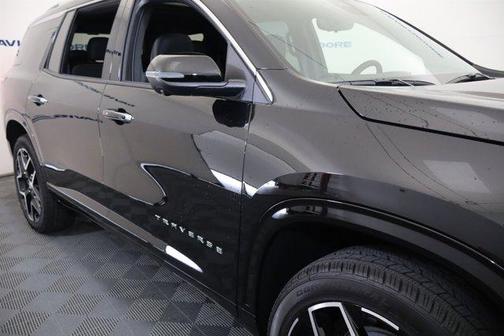 Mosaic Black Metallic 2026 Chevrolet Traverse High Country