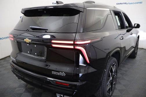 Mosaic Black Metallic 2026 Chevrolet Traverse High Country