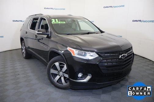 Mosaic Black Metallic 2021 Chevrolet Traverse LT Cloth